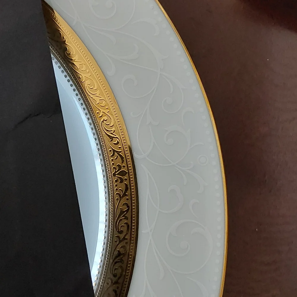 Noritake Contemporary Fine China Signature Gold 4276 Rimmed 5 Pcs Dinnerware Set